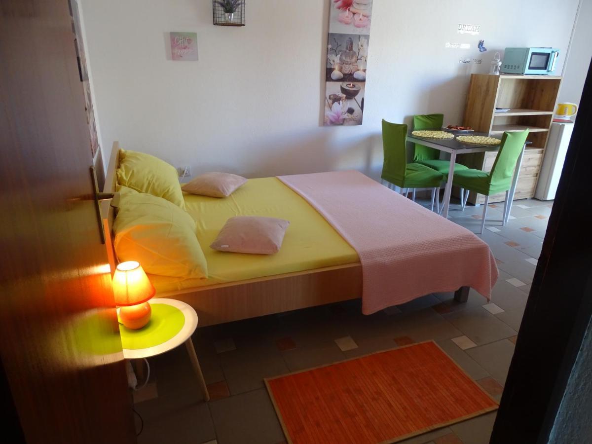Apartments Sime Dinjiška Buitenkant foto