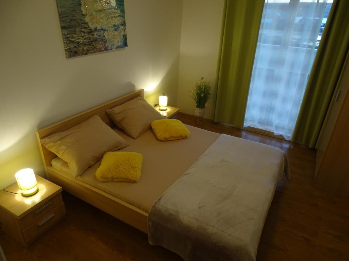 Apartments Sime Dinjiška Buitenkant foto